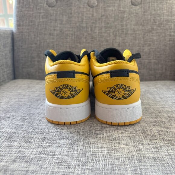 Jordan 1 Low Yellow/Black Ochre (GS) 553560-072 - Picture 5 of 8